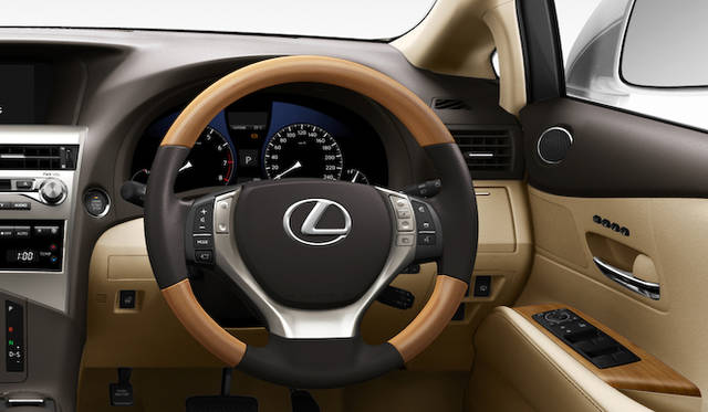 RX350 “version L” 内装色 アイボリー／オーナメントパネル バンブー