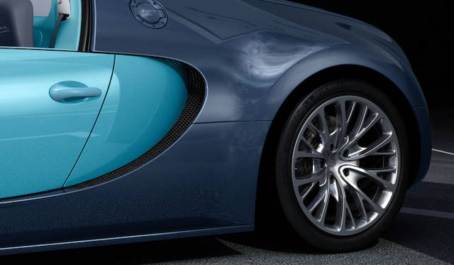 ボディはブルーのクリアコートが施されたカーボンと、ウィミール・ブルーと名づけられた水色で塗装される