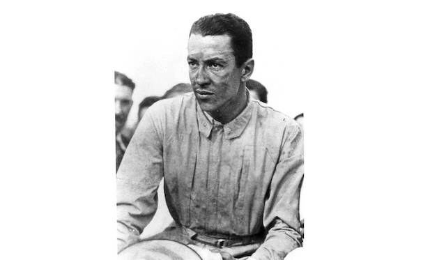 ブガッティのテストドライバーをつとめ、ル・マン24時間耐久レースでは、1937年と1939年の2回、優勝を果たしている。