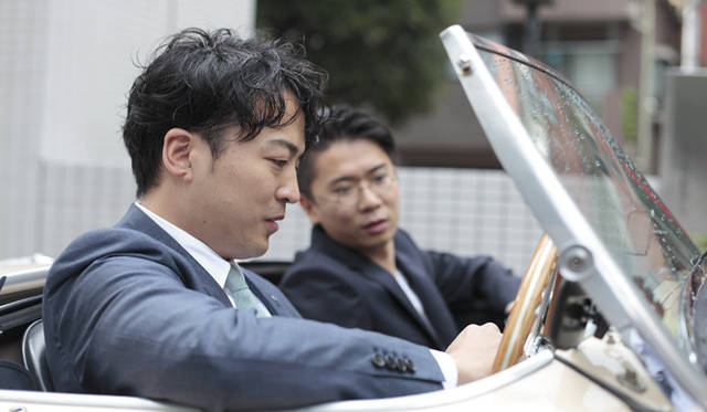 株式会社スリーボンド 常務取締役・土田耕作氏（左）と、丸若屋代表の丸若裕俊氏