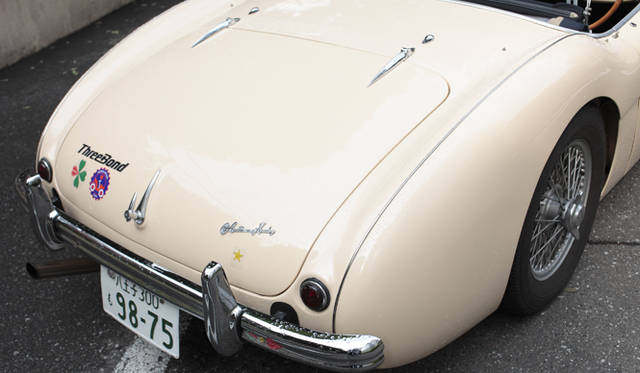 株式会社スリーボンド 常務取締役・土田耕作氏（左）と、丸若屋代表の丸若裕俊氏