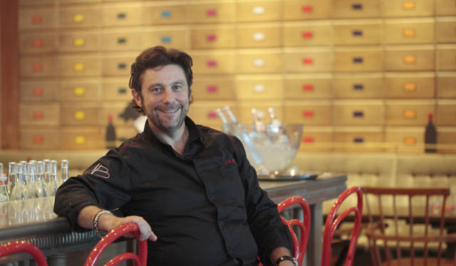 東京・銀座のフレンチ「ロオジエ」でヘッドシェフを務めたあと、2012年にシンガポールへ移住した三ツ星シェフのブルーノ・メナール氏