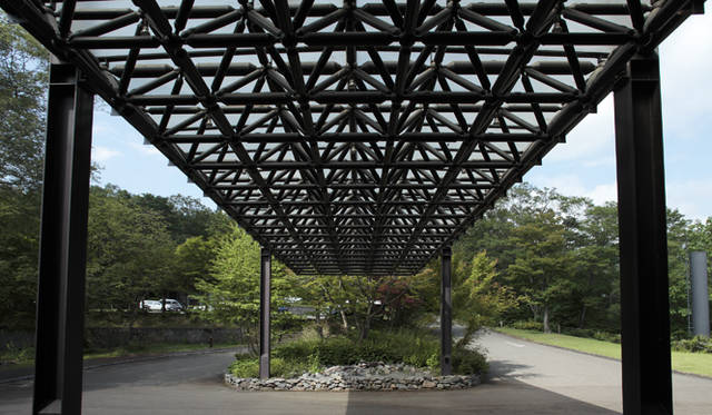 デザインは開業当時のままに、2008年「読書するためのホテル」としてリニューアルオープンした