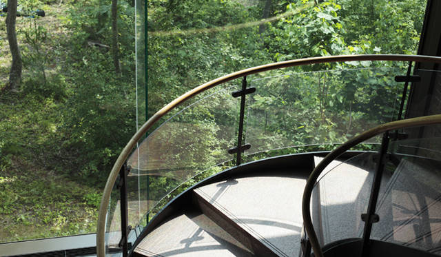 ここは長野県の北部、日本で2番目に大きい国立公園、上信越高原国立公園の中心地。目の前には、野尻湖と北信五岳（ほくしんごがく）の雄大な景観が広がる