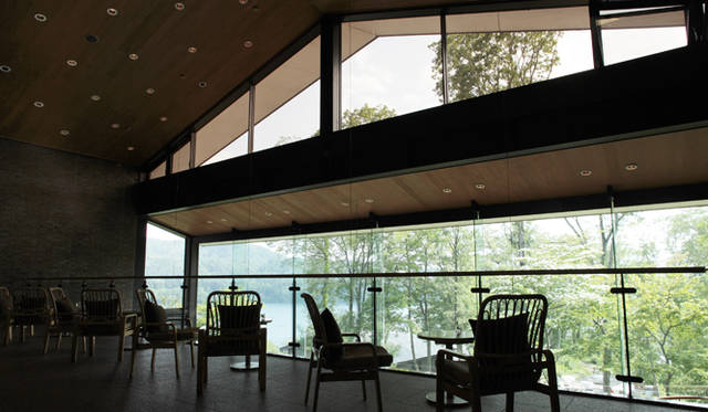 ゲストはまず応接セットに案内される