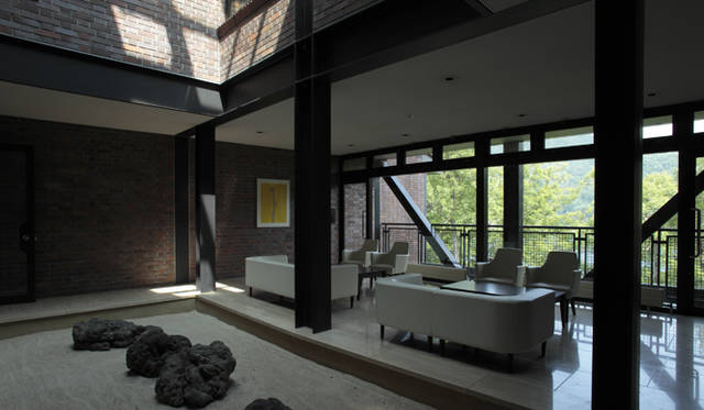 パブリックスペースは、船のデッキをおもわせるデザイン