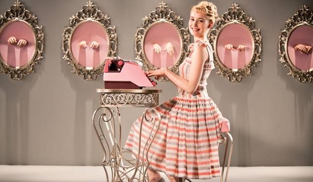 <strong>MOVIE｜タイプの早打ち大会を舞台にしたサクセスストーリー『タイピスト！』</strong>　© 2012 – copyright : Les Productions du Trésor – France 3 Cinéma – France 2 Cinéma – Mars Films - Wild Bunch – 