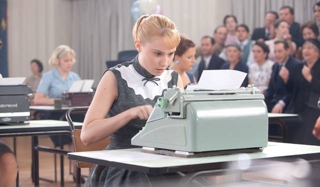 <strong>MOVIE｜タイプの早打ち大会を舞台にしたサクセスストーリー『タイピスト！』</strong>　© 2012 – copyright : Les Productions du Trésor – France 3 Cinéma – France 2 Cinéma – Mars Films - Wild Bunch – 