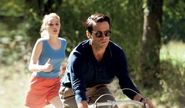 <strong>MOVIE｜タイプの早打ち大会を舞台にしたサクセスストーリー『タイピスト！』</strong>　© 2012 – copyright : Les Productions du Trésor – France 3 Cinéma – France 2 Cinéma – Mars Films - Wild Bunch – 