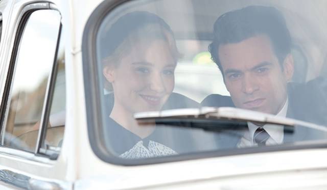 <strong>MOVIE｜タイプの早打ち大会を舞台にしたサクセスストーリー『タイピスト！』</strong>　© 2012 – copyright : Les Productions du Trésor – France 3 Cinéma – France 2 Cinéma – Mars Films - Wild Bunch – 