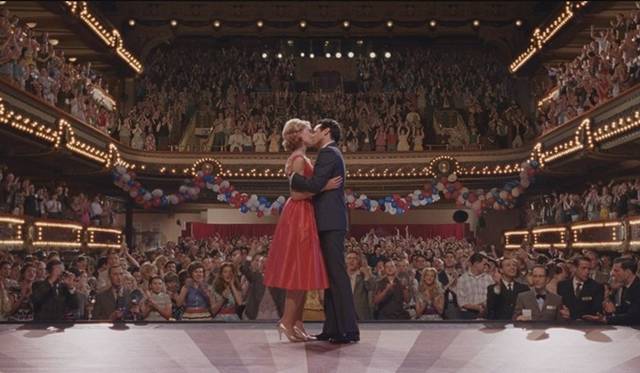 <strong>MOVIE｜タイプの早打ち大会を舞台にしたサクセスストーリー『タイピスト！』</strong>　© 2012 – copyright : Les Productions du Trésor – France 3 Cinéma – France 2 Cinéma – Mars Films - Wild Bunch – 