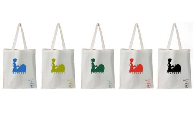 <strong>MOVIE｜タイプの早打ち大会を舞台にしたサクセスストーリー『タイピスト！』</strong>　限定ペイントオーバーバッグのイメージ画像