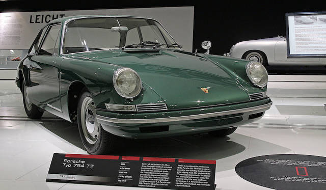 F.A.ポルシェデザインのT7（1956年）は911の原型だが、セダンのようなノッチバック型をとる