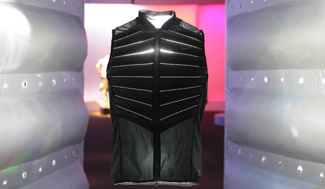 <strong>NIKE RUNNING｜ナイキがランニング革命を起こす！</strong> 「ナイキ エアロロフト 800フィル ダウンベスト」1万4700円