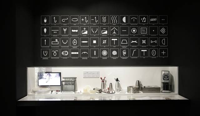 <strong>ART FILE 23｜「elBulli: Ferran Adrià and The Art of Food」</strong>　調理器具　Courtesy of Somerset House