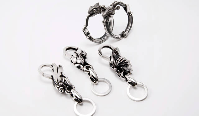 キーリング左から「chameleon」、「impala」ともに5万4600円／キーホルダー左から「dragonfly」、「frog」、「butterfly」各5万2500円