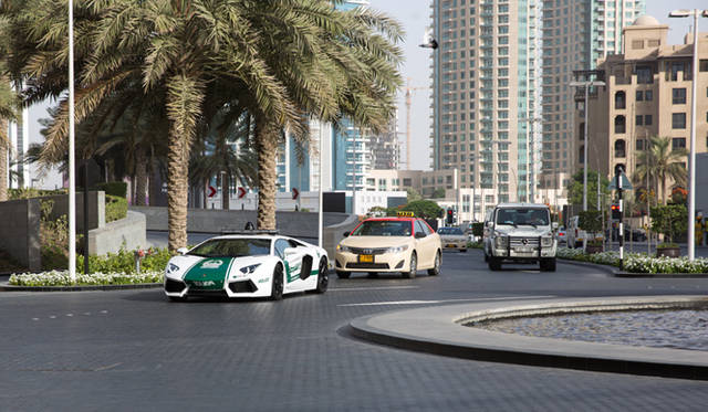 たまたま見つけた記事に、ドバイ警察がアストンマーティン「One-77」をポリスカーとして導入したとあった。英国での価格が約1億6000万というから、世界一高額なポリスカーと言えるだろう