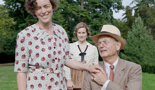 ルーズベルト大統領に扮したビル・マーレイ（右）と、一途に愛を貫くヒロイン、デイジーを演じたローラ・リニー　©2012 Focus Features LLC. All Rights Reserved.