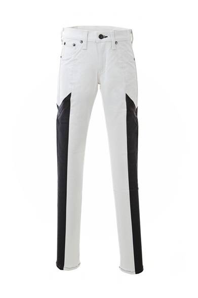 <strong>rag & bone｜デニムライン限定ストアが阪急うめだ本店に登場</strong><br /><br />「The Grand Prix」Womens <br />価格｜3万450円<br />カラー｜ホワイト<br /><br />開催期間｜8月7日（水）〜8月13日（火）<br />開催店舗｜阪急うめだ本店<br />住所｜大阪府大阪市北区角田町8-7 1階<br />コトコトステージ 11<br />Tel. 06-6361-1381（代表）　