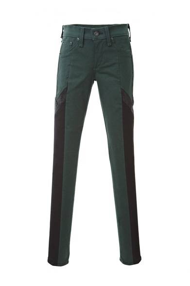 <strong>rag & bone｜デニムライン限定ストアが阪急うめだ本店に登場</strong><br /><br />「The Grand Prix」Womens <br />価格｜3万450円<br />カラー｜グリーン<br /><br />開催期間｜8月7日（水）〜8月13日（火）<br />開催店舗｜阪急うめだ本店<br />住所｜大阪府大阪市北区角田町8-7 1階<br />コトコトステージ 11<br />Tel. 06-6361-1381（代表）