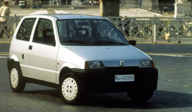 フィアット「126」の後継モデルでもあるチンクエチェント。1991年から1998年まで販売された。ポーランドで生産され、ポーランド、イタリアで人気を博した
