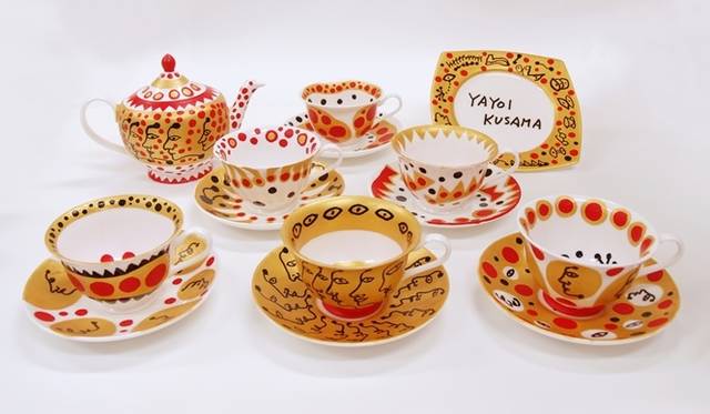 <strong>ART｜草間彌生氏のコンセプトカフェが六本木ヒルズにオープン</strong>　ティーウエア「私の大好きな私」シリーズ (C)YAYOI KUSAMA