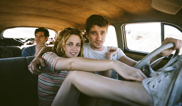 『トワイライト』シリーズのブレイク前から出演が決まっていたという、クリステン・スチュワート（中）は、ディーンの美しき幼妻メリールウを演じる　© Gregory Smith