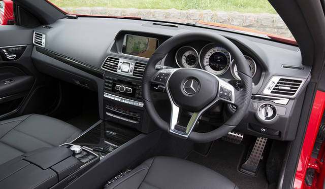 AMGスポーツステアリングを装着