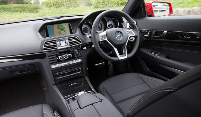 AMGスポーツステアリングを装着