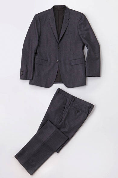 <strong>MARGARET HOWELL｜マーガレット・ハウエル</strong>　 MEN’S COLLECTION AUTUMN WINTER 2013　ジャケット8万4000円、シャツ3万450円、トラウザーズ4万2000円、ネクタイ1万5750円、靴4万9350円（すべてマーガレット・ハウエル）