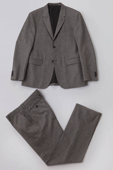 <strong>MARGARET HOWELL｜マーガレット・ハウエル</strong>　 MEN’S COLLECTION AUTUMN WINTER 2013　ジャケット9万1350円、シャツ2万7300円、トラウザーズ4万5150円、ネクタイ1万4700円、靴4万9350円（すべてマーガレット・ハウエル）