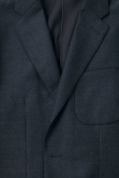 <strong>MARGARET HOWELL｜マーガレット・ハウエル</strong>　 MEN’S COLLECTION AUTUMN WINTER 2013　ジャケット6万4050円、シャツ3万450円、デニム2万5200円、ネクタイ1万3650円、靴4万9350円（すべてマーガレット・ハウエル）