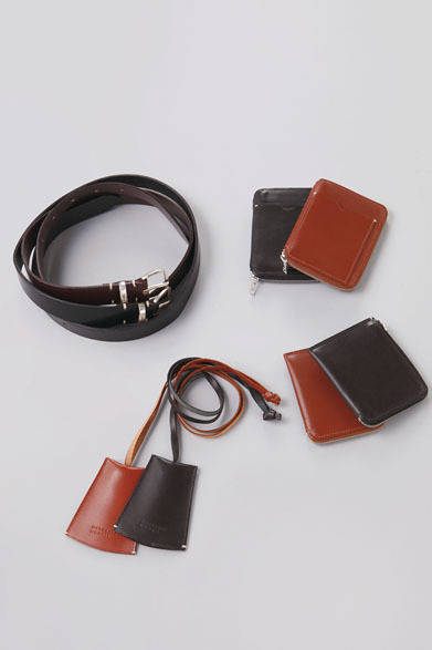 <strong>MARGARET HOWELL｜マーガレット・ハウエル</strong>　 MEN’S COLLECTION AUTUMN WINTER 2013　2ウェイショルダーバッグ各5 万8800 円（マーガレット・ハウエル）