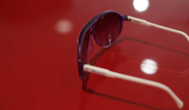 こちらはインターナショナルモデル。ノーズパッドは小さめだ