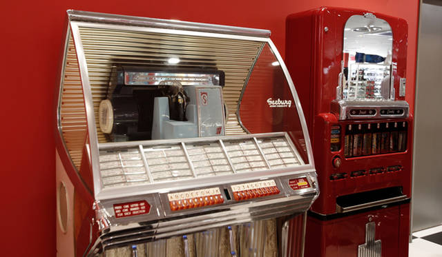 実際に動かせるジュークボックス