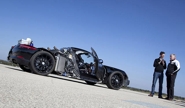 ヴァイザッハ研究開発センターの最高責任者ヴォルフガング・ハッツ氏