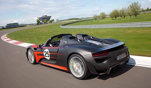 ヴァイザッハ研究開発センターの最高責任者ヴォルフガング・ハッツ氏