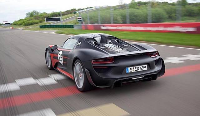 ヴァイザッハ研究開発センターの最高責任者ヴォルフガング・ハッツ氏