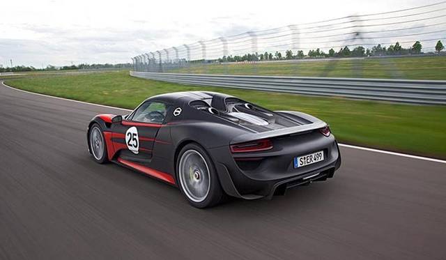 ヴァイザッハ研究開発センターの最高責任者ヴォルフガング・ハッツ氏