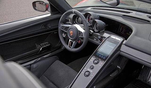 ヴァイザッハ研究開発センターの最高責任者ヴォルフガング・ハッツ氏