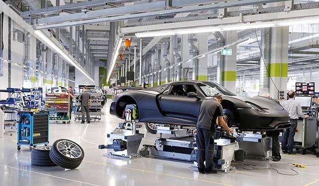 ヴァイザッハ研究開発センターの最高責任者ヴォルフガング・ハッツ氏