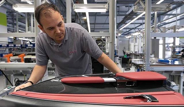 ヴァイザッハ研究開発センターの最高責任者ヴォルフガング・ハッツ氏