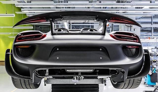 ヴァイザッハ研究開発センターの最高責任者ヴォルフガング・ハッツ氏