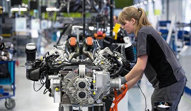 ヴァイザッハ研究開発センターの最高責任者ヴォルフガング・ハッツ氏