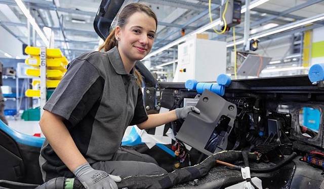 ヴァイザッハ研究開発センターの最高責任者ヴォルフガング・ハッツ氏