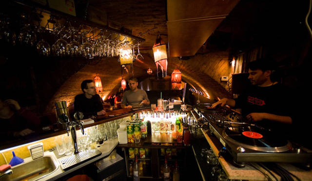 「NU SPIRIT BAR」　© nuspirit.sk