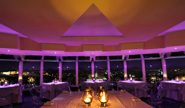 タワーの展望台部にはレストラン