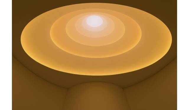 <strong>ART FILE 24｜「James Turrell （ジェームズ タレル）」</strong>　James TurrellAten Reign, 2013 Daylight and LED light, dimensions variable © James Turrell Installation view: James Turrell, Solomon R. Guggenheim Museum, New York, June 21–September 25, 2013 Photo: David Heald © Solomon R. Guggenheim Foundation, New York