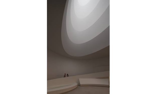 <strong>ART FILE 24｜「James Turrell （ジェームズ タレル）」</strong>　James TurrellAten Reign, 2013Daylight and LED light, dimensions variable© James Turrell Installation view: James Turrell, Solomon R. Guggenheim Museum, New York, June 21–September 25, 2013 Photo: David Heald © Solomon R. Guggenheim Foundation, New York
