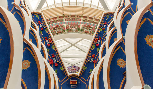 上からのぞいたアトリウムの様子